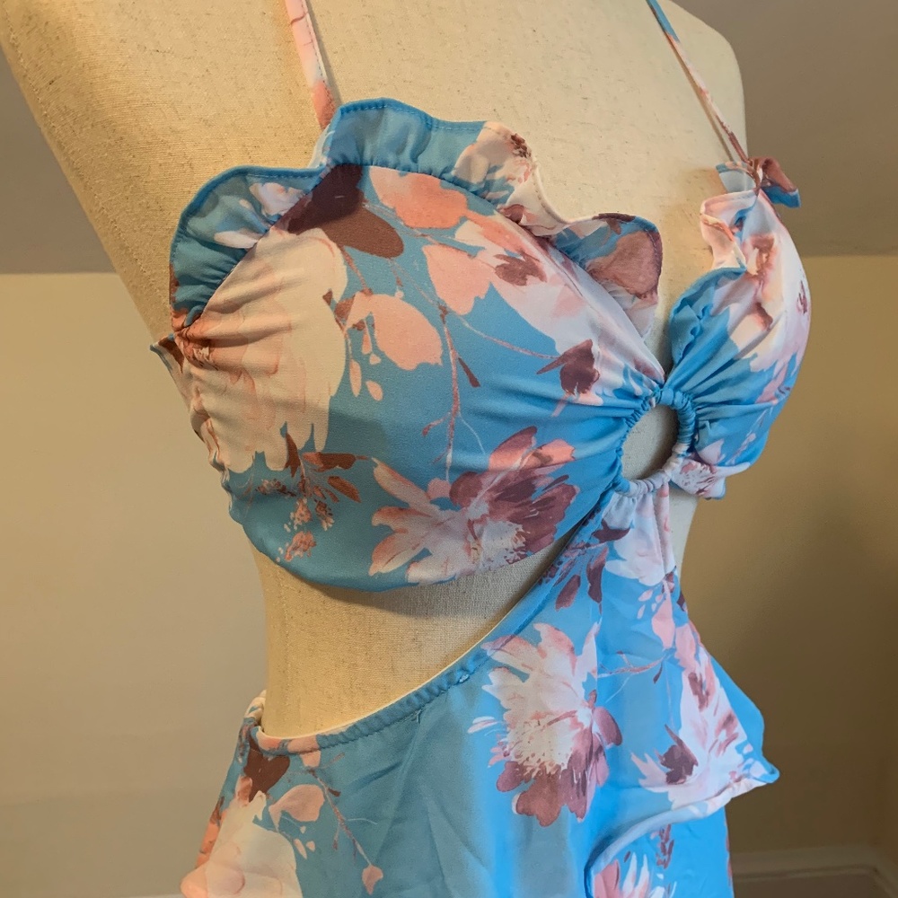 New Flowy Floral Sexy Dress M